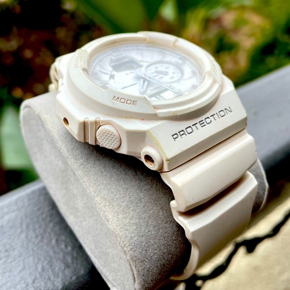 White G-Shock Digital Watch - Picture 5 of 5